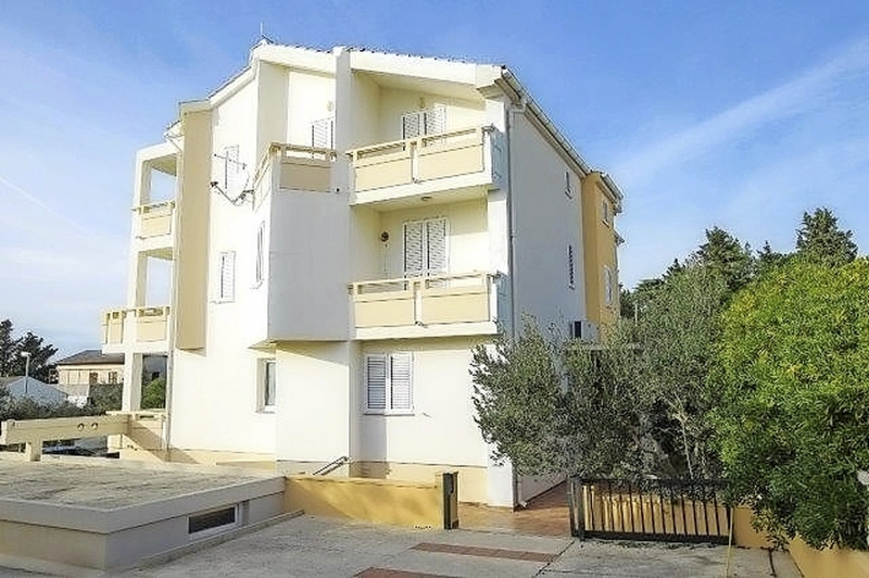 Apartments Tomy Novalja Außenansicht