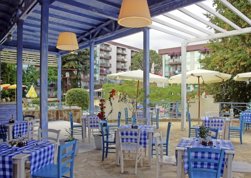 Hotel Mimosa Goldstrand Bar Outdoor Drinks