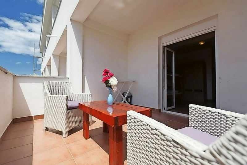 Moon Rocks Hostel Novalja Terrasse