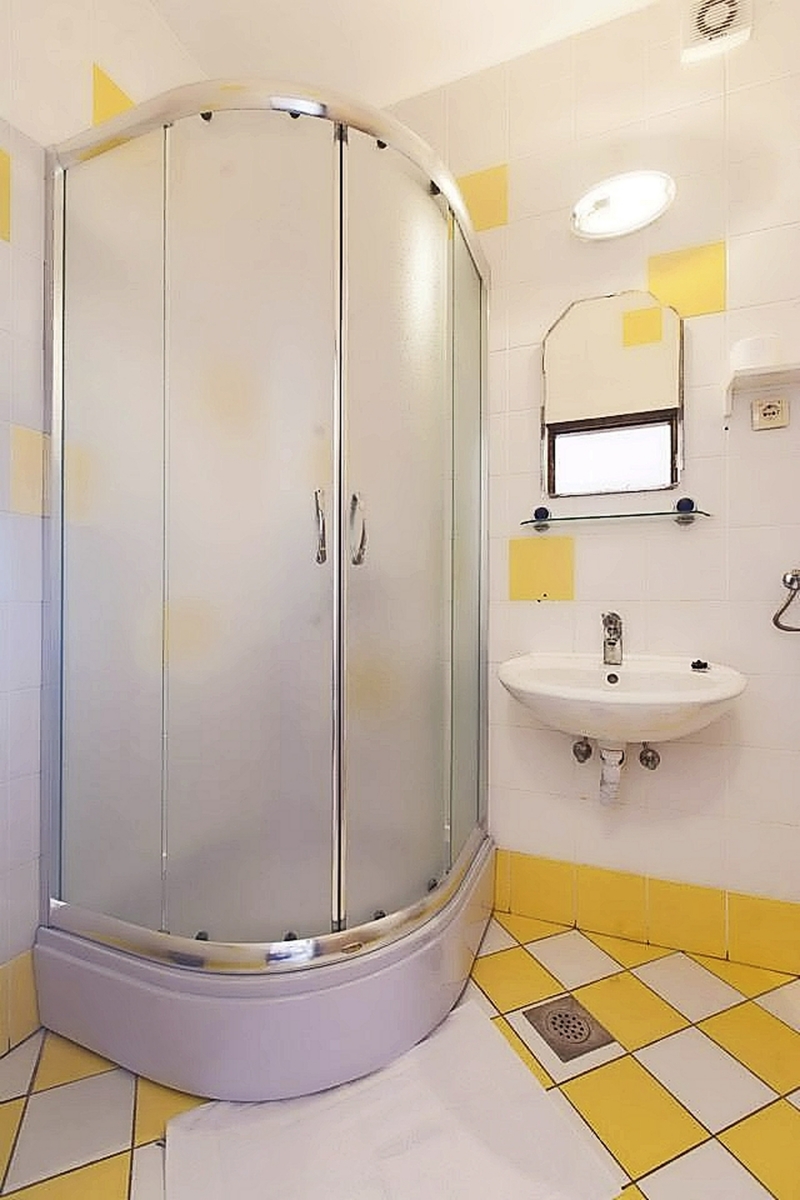 Moon Rocks Hostel Novalja Vollbad DU WC