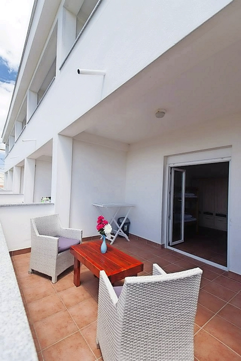 Moon Rocks Hostel Novalja Terrasse