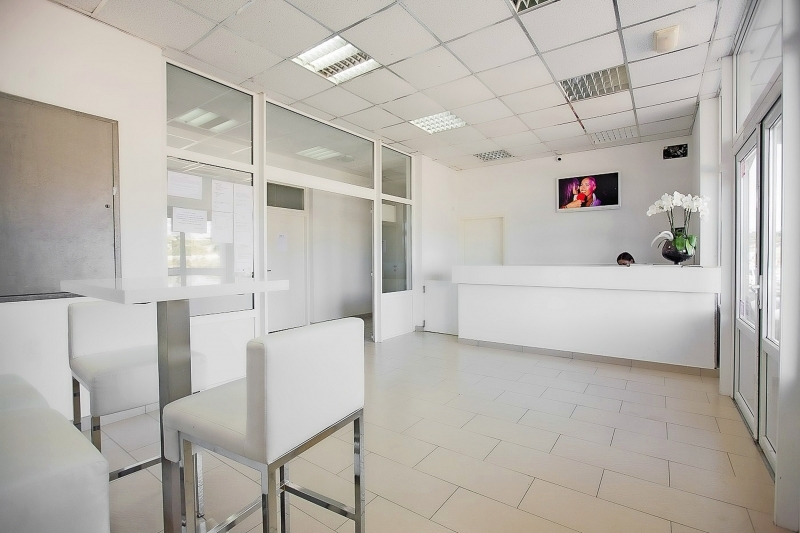 Moon Rocks Hostel Novalja Rezeption