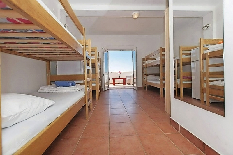 Moon Rocks Hostel Novalja Zimmer