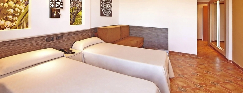 Hotel Palma Bay Club Resort Mallorca Zimmer Mehrbett