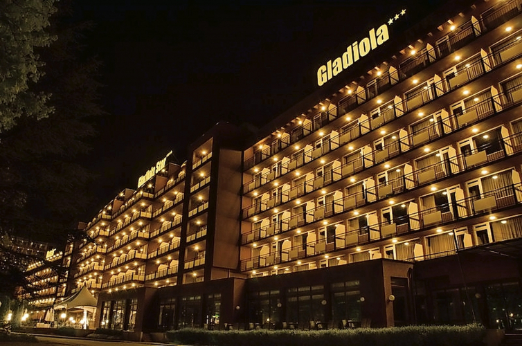 Hotel Gladiola Goldstrand Außenansicht Nacht Party