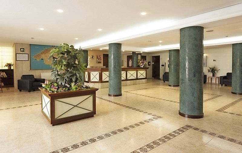 Hotel Riutort Mallorca Lobby 