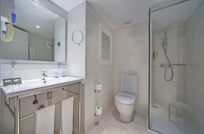 Hotel Niagara Mallorca Vollbad Dusche WC 