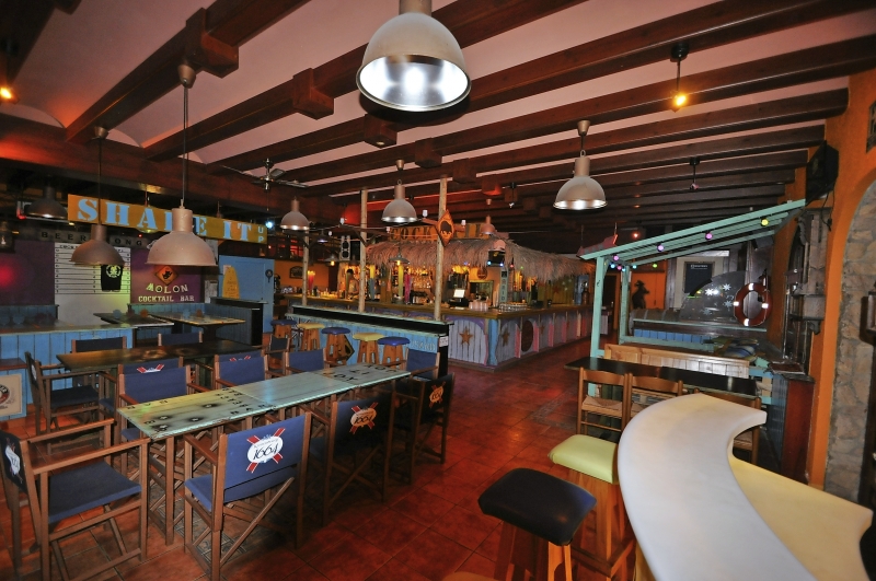 Aparthotel Safari Calella Bar Party