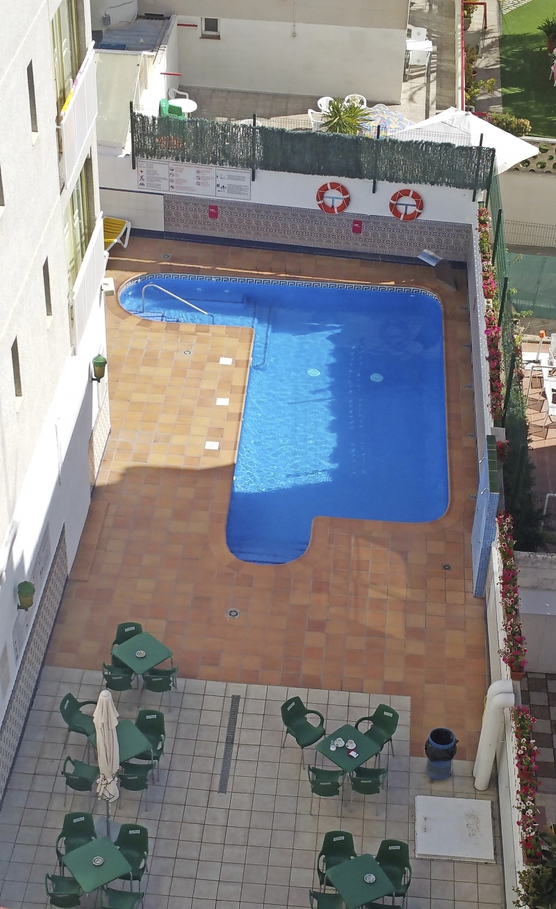 Aparthotel Safari Calella Pool