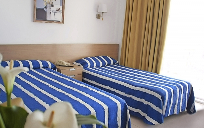 Hotel Esplai Calella Mehrbettzimmer